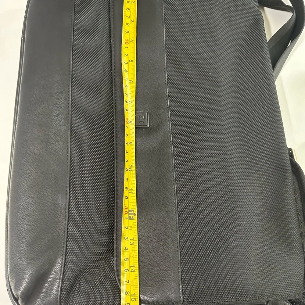 Pt laptop black briefcase with pockets.